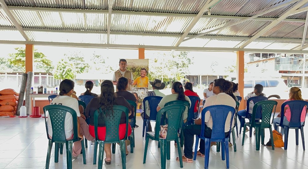Campesinos restituidos de Putumayo fueron certificados en manejo de especies menores