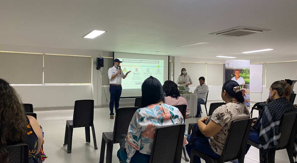 Unidad de Restitución de Tierras realizó encuentro con mesa departamental de víctimas en Santander 