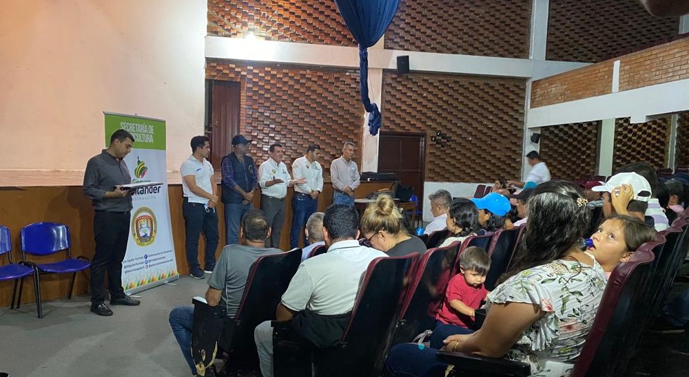 Beneficiarios de Restitución de Tierras recibirán recursos de gobernación de Santander para proyectos productivos 