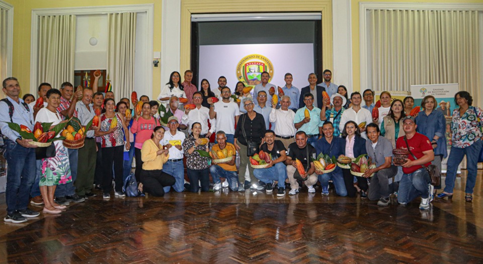 En Santander, la alianza para el fomento del cacao sembrado por beneficiarios de la URT da sus primeros frutos