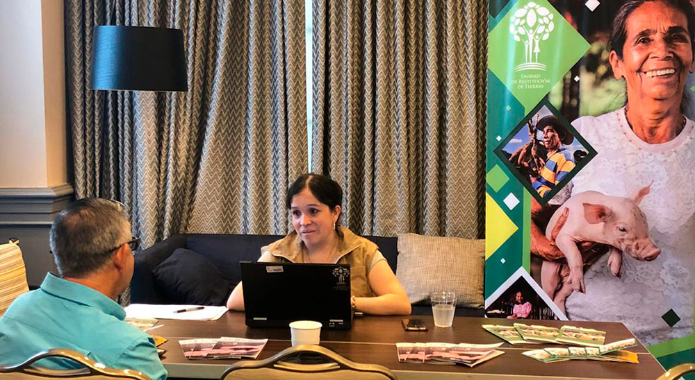 Víctimas de la violencia que viven en el Sur de la Florida (Estados Unidos), recibieron asesoría en restitución de tierras 