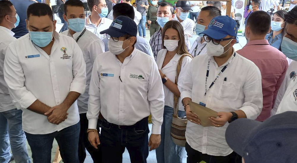 Beneficiarios de restitución de tierras de Ocaña, dieron a conocer “Los Frutos de la Restitución” al Ministro de Agricultura 