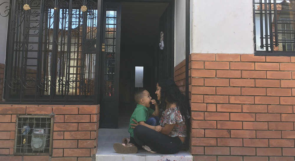 Tras extorsiones e intimidaciones, una mujer desplazada fue compensada con una vivienda en Ábrego, Norte de Santander 