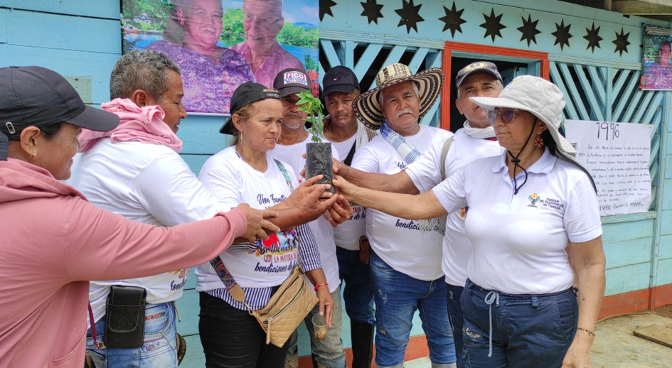 Dos meses después de la sentencia judicial favorable, familia de Urabá recibe predios que les habían sido despojados