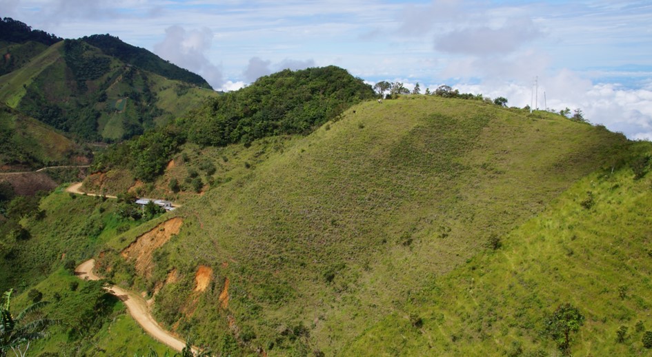 Tras dos desplazamientos y el riesgo de reclutamiento forzado, familia de La Gabarra se beneficia con la restitución de tierras 