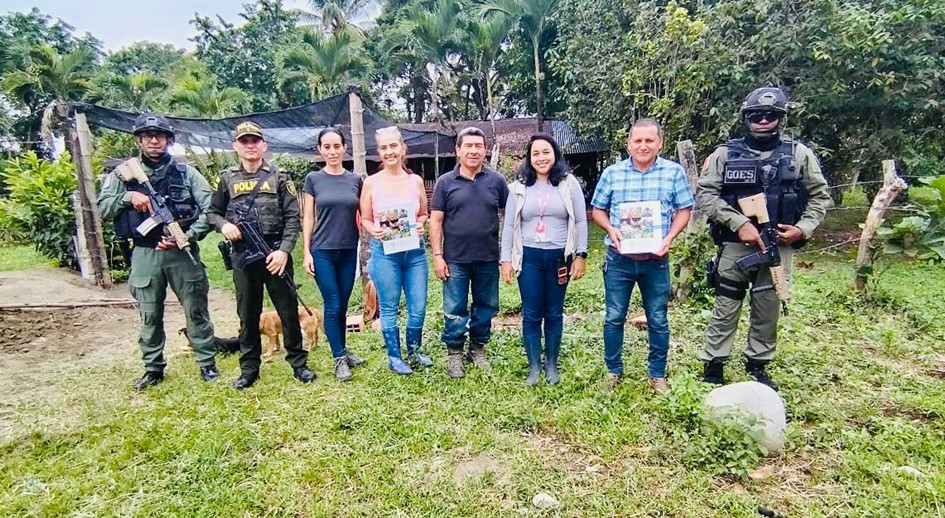Después de 10 años familia víctima de las FARC EP regresa a su predio en zona rural de El Castillo (Meta)