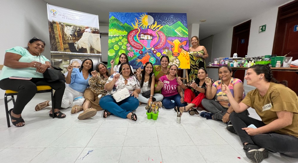 Beneficiarias de restitución participaron en elaboración de la obra ‘ReconciliArte’ en el Cesar 