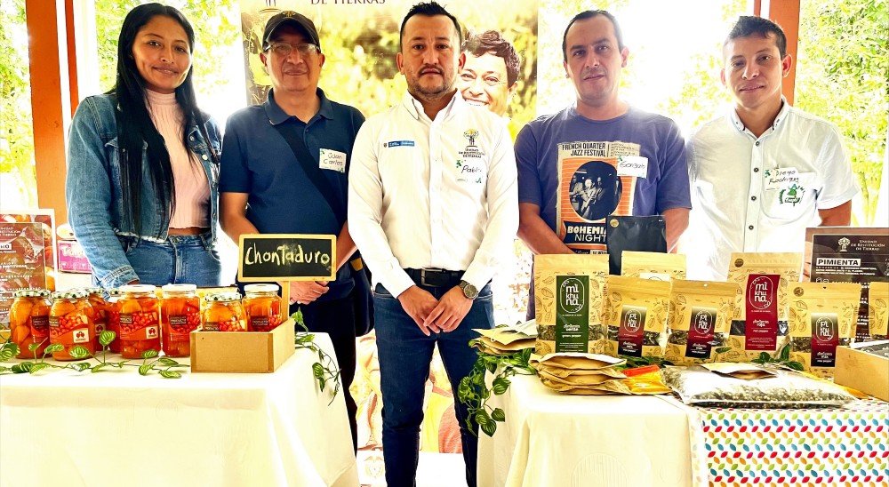  null‘Frutos de la Restitución’: chontaduro y pimenta se comercializaron en rueda de negocios en Mocoa 