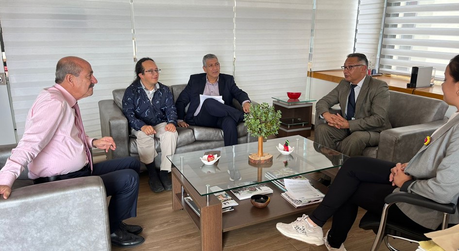 La Superintendencia de Notariado y Registro y la URT acuerdan trabajo conjunto para agilizar procesos de restitución de tierras