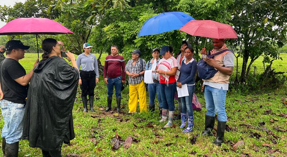 Con entrega de 20 hectáreas a la familia Úsuga, la URT materializa compromiso con la restitución en el Urabá antioqueño