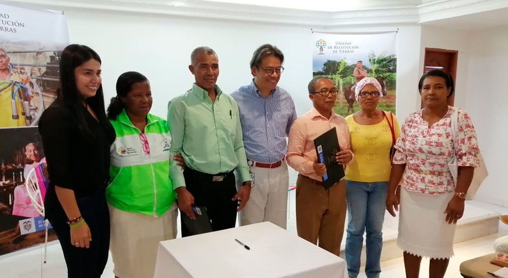 Con la firma de acuerdos comerciales y experiencias exitosas, la Unidad de Restitución de Tierras (URT) conmemoró el mes de la mujer rural en Sucre 
