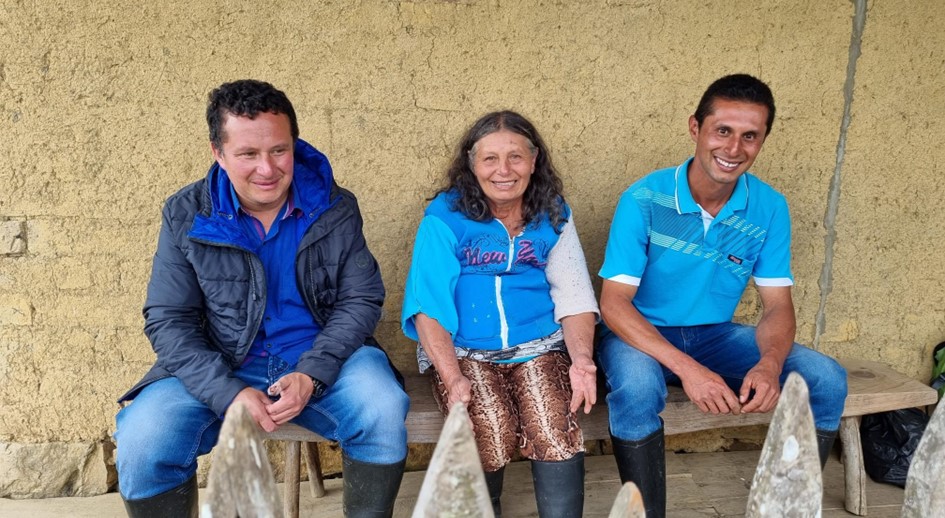 30 años después de perder sus tierras por presión de paramilitares, campesina de Boyacá recupera su propiedad