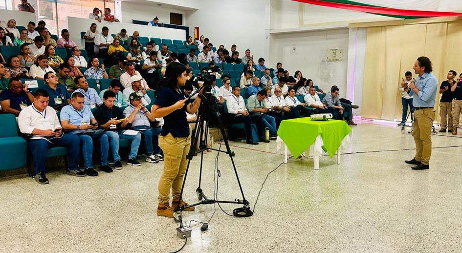 La URT presentó su oferta institucional y llevó muestra de los Frutos de la Restitución a los nuevos mandatarios del Meta