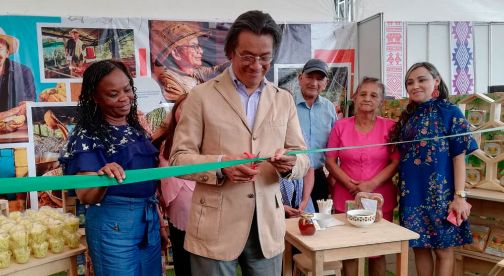 Las autoridades decidieron devolver a las siete comunidades del pueblo Nasa, integrantes del Cabildo Central Kwe´Sx Yu Kiwe, las 2.539 hectáreas que componen el resguardo, ubicado en el municipio de Florida.     Cali, 6 de septiembre de 2019 (@URestitucion).Esta sentencia de restitución es, también, la segunda de carácter étnico proferida en el departamento. La decisión ha favorecido a las 553 familias de las comunidades Altamira, Salado, Granates, La Rivera, Nuevo Horizonte, La Cumbre y Nueva Esperanza.   