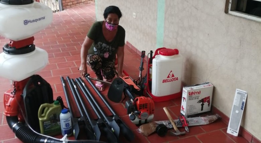 Familia restituida de El Zulia (Norte de Santander) recibe incentivos y fortalece su proyecto pecuario 