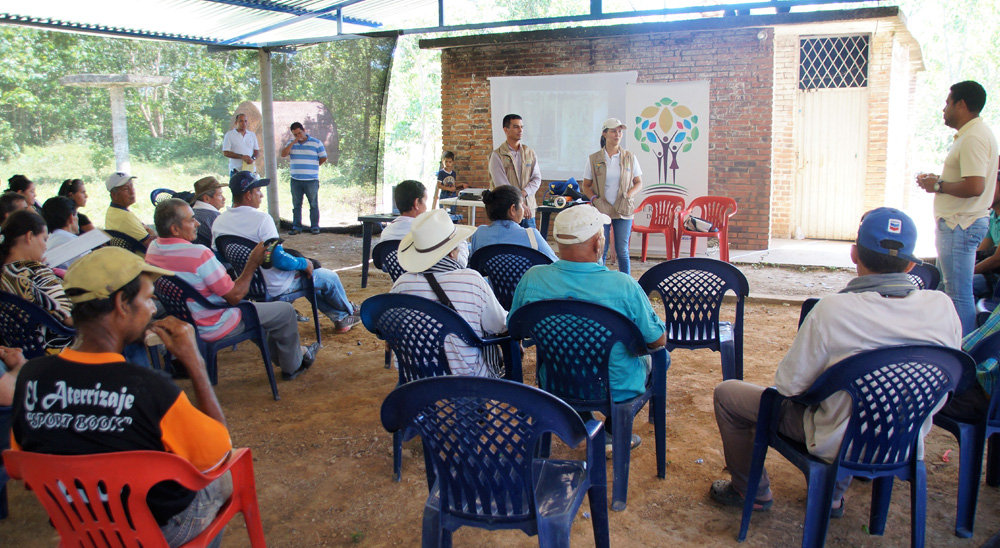 En La Esperanza, la URT socializó política de restitución con segundos ocupantes