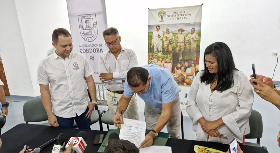 URT y la Gobernación de Córdoba firman acuerdo para proteger el derecho fundamental a la restitución de tierras