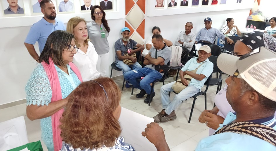 Familias restituidas en Becerril fortalecen sus capacidades agroproductivas con la URT Cesar - La Guajira