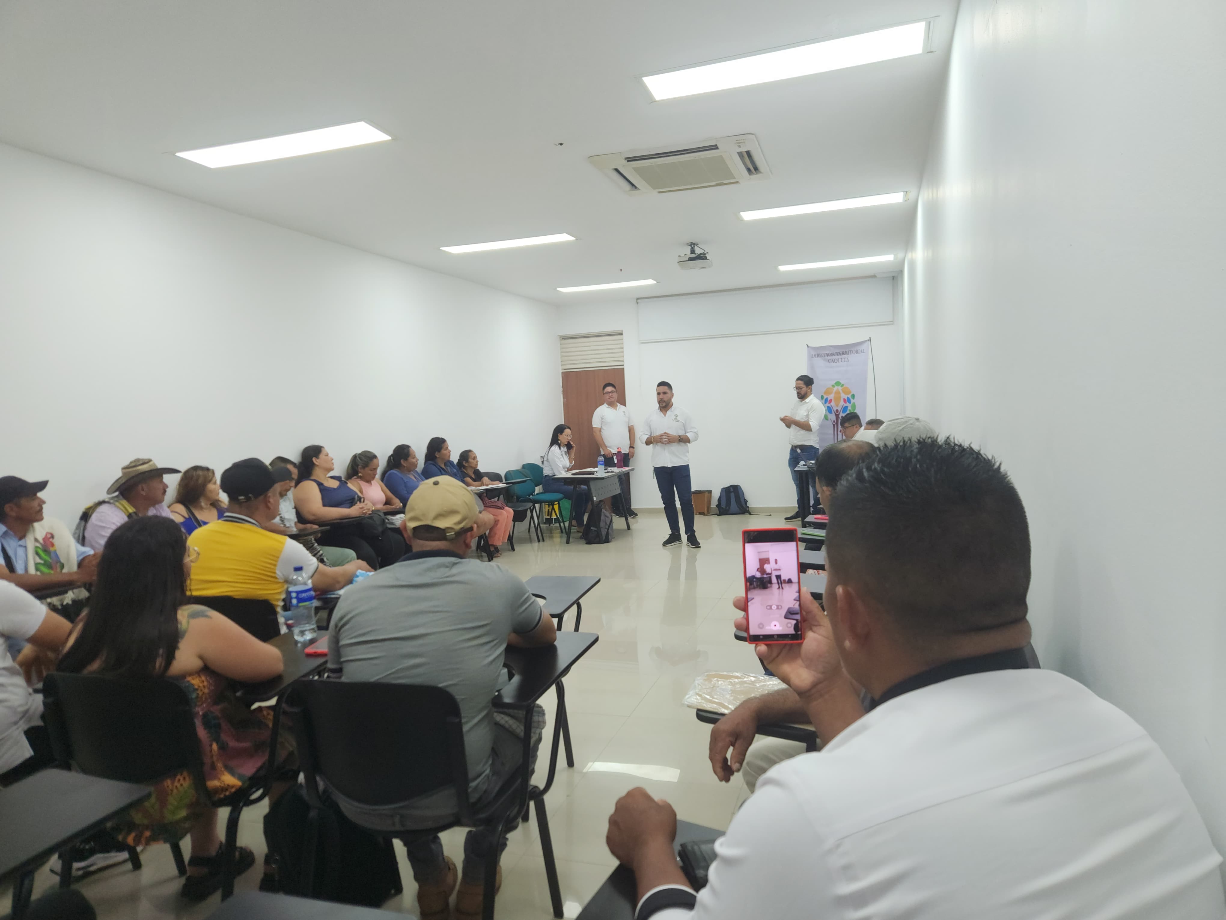 Profesionales y servidores de la territorial abordan, junto a los miembros de la organización AMCOP, las afectaciones territoriales que han sufrido las comunidades de esta Zona de Reserva Campesina, la primera del país. El objetivo es avanzar en un proceso de restitución colectiva.  