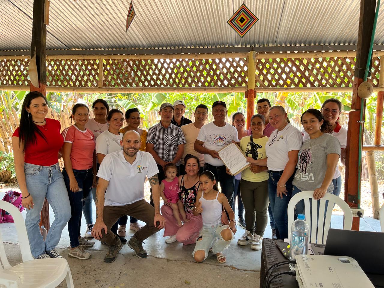 Estas familias buscan el reconocimiento de sus derechos sobre las tierras que les pertenecen por tradición y que fueron usurpadas. Además, esperan que el Estado les brinde las herramientas y el apoyo necesario para superar las consecuencias del conflicto, y así recuperar su tejido social y cultural.