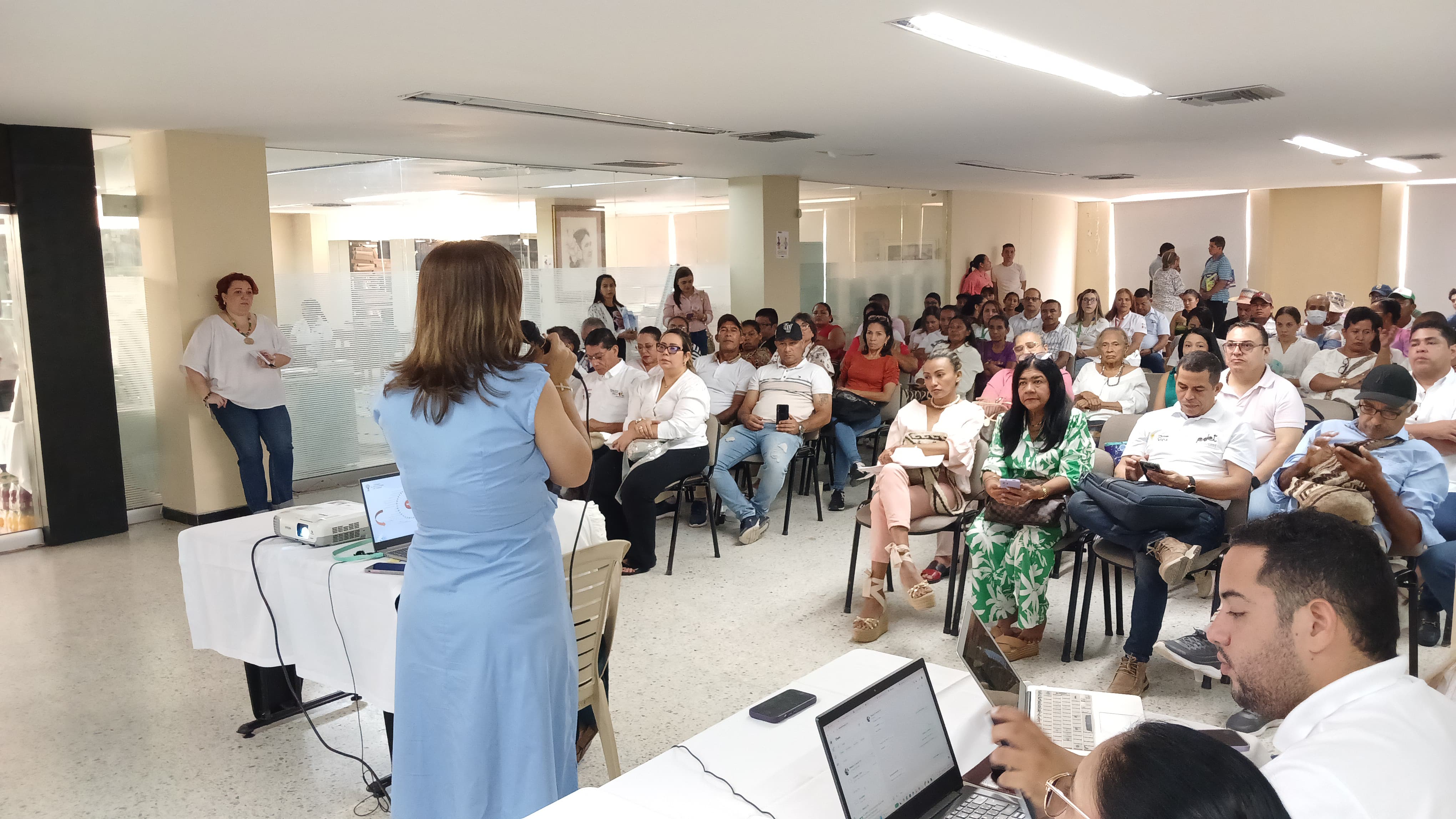 Al encuentro asistieron víctimas del conflicto armado, representantes de entidades del SNARIV, funcionarios de entes territoriales, además de representantes de movimientos campesinos y étnicos. Estos espacios que contribuyen a la reparación integral y a la justicia social en los territorios rurales de Colombia.