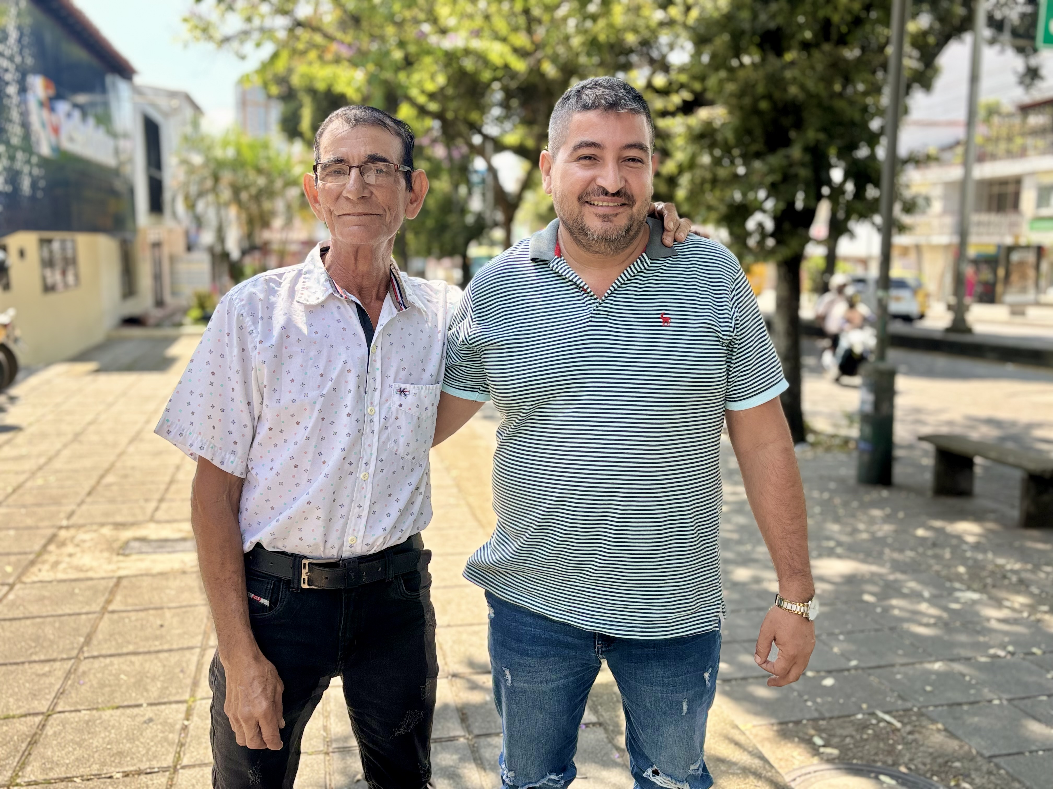 El 29 de septiembre de 1998 marcó un antes y un después para esta familia en la vereda San Rafael de Lebrija. Tras años de violencia, abandono y persistencia, la restitución de su predio les permitió reencontrarse con su identidad campesina y reconstruir sus vidas.