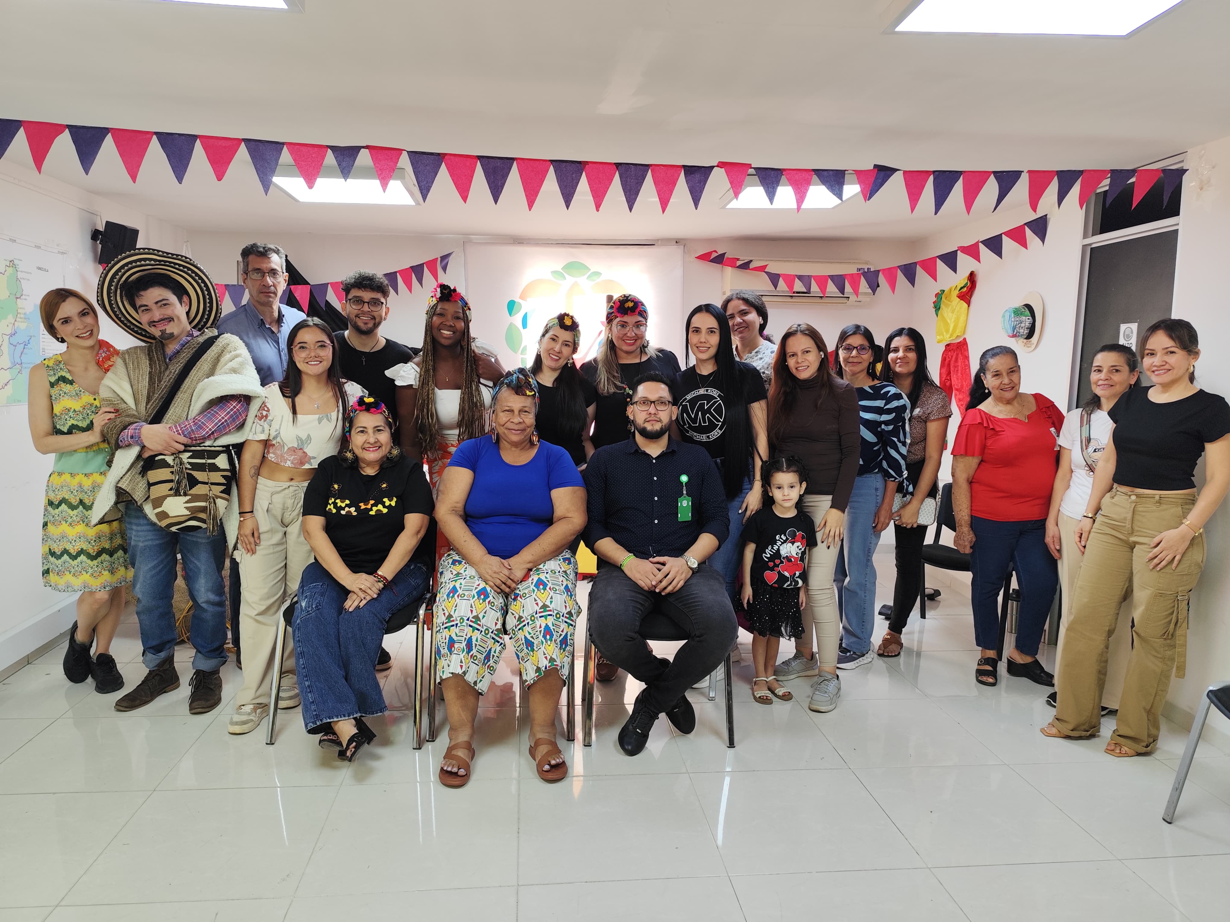 El espacio cultural, de diversidad étnica y de negritudes, se desarrolló de manera presencial y virtual, por lo que las direcciones territoriales de todo el país conocieron los aspectos más relevantes de la inclusión, la gastronomía y el teatro en torno a la restitución de tierras y la paz.