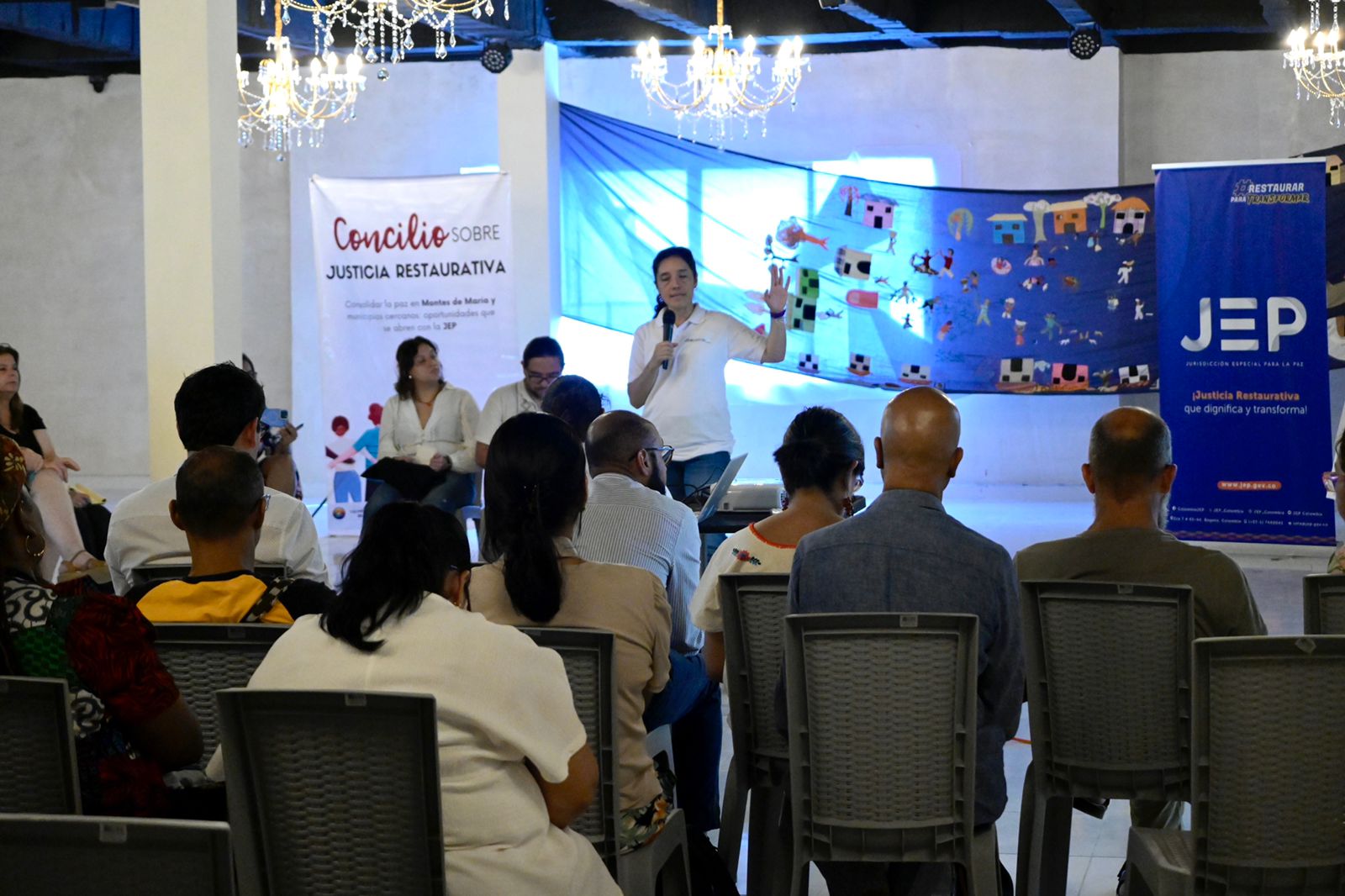 En estas instancias, los investigadores comparten análisis con el fin de identificar a los responsables del conflicto, y construir demandas para restablecer los derechos de las víctimas de despojo en varias regiones.