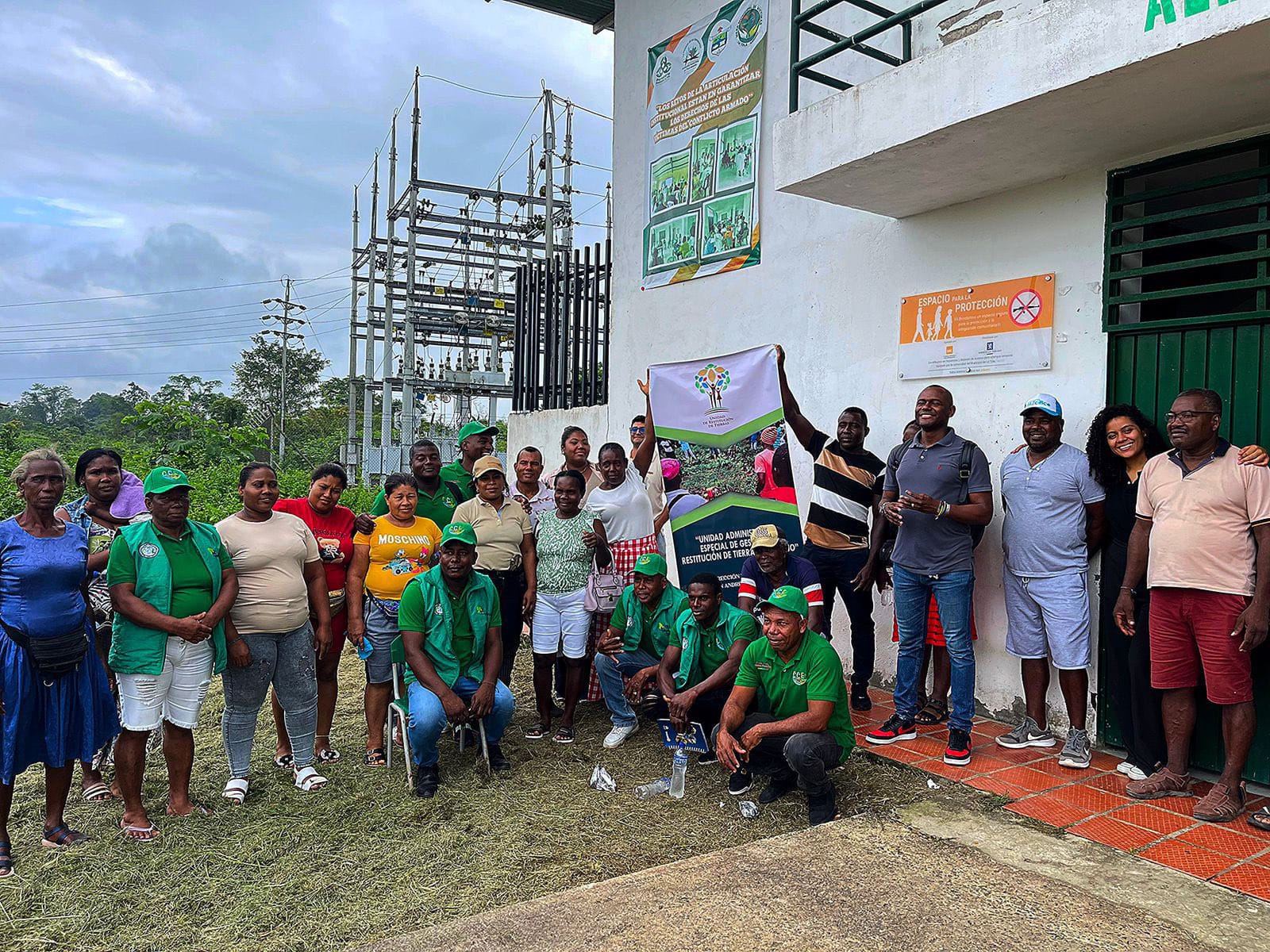 -	La entidad busca devolver los proyectos de vida y la estabilidad a una comunidad en la que el 80% de las familias son víctimas de desplazamiento forzado.