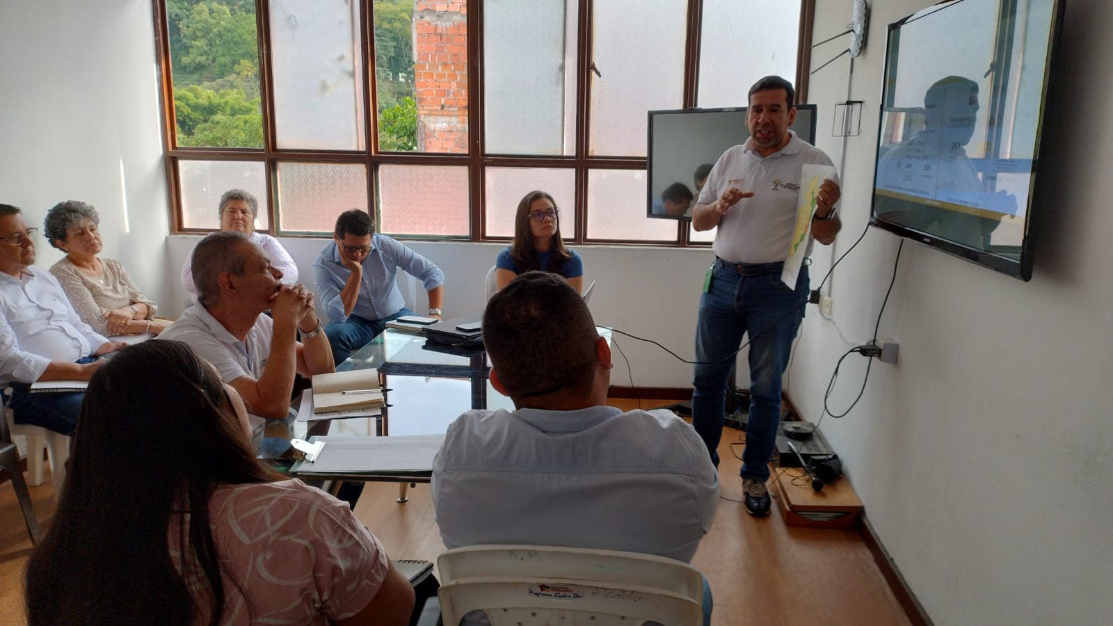 La URT Tolima y autoridades locales unieron esfuerzos para acelerar el proceso de restablecimiento de derechos territoriales. Se establecieron estrategias conjuntas y se reafirmó el compromiso de reparar a las víctimas.