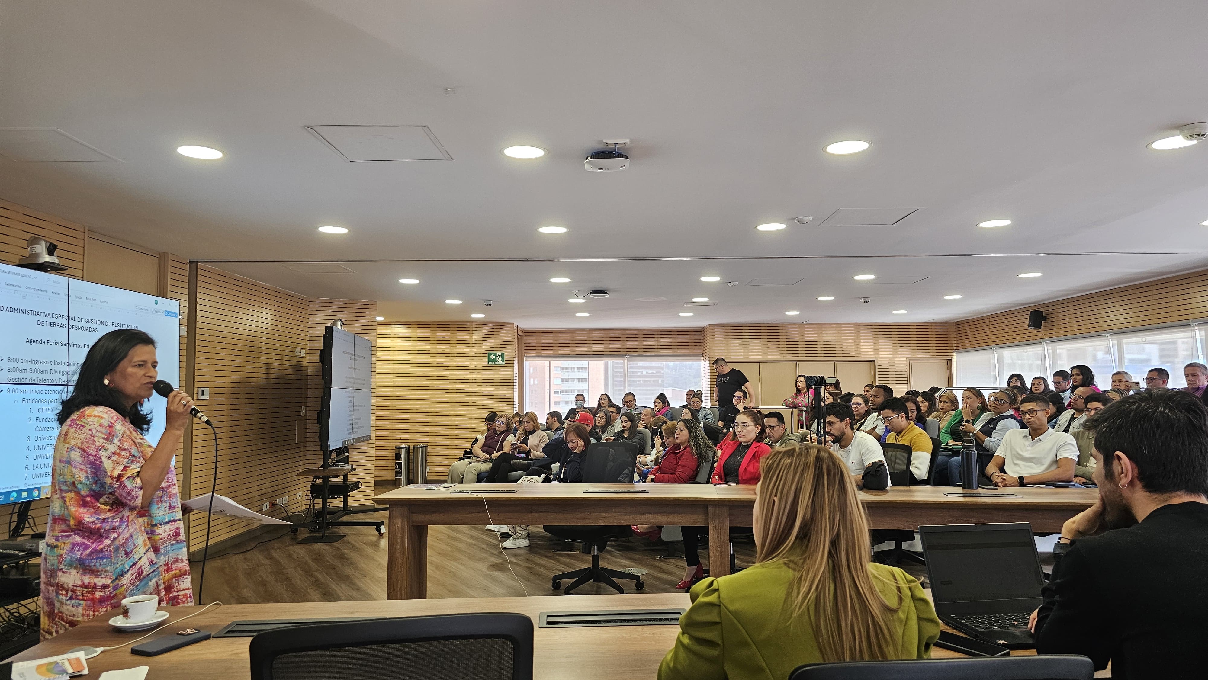 Este incluye procesos académicos en prestigiosas universidades nacionales y extranjeras, con descuentos de hasta 45%. El objetivo es fomentar el acceso a educación de alta calidad. 