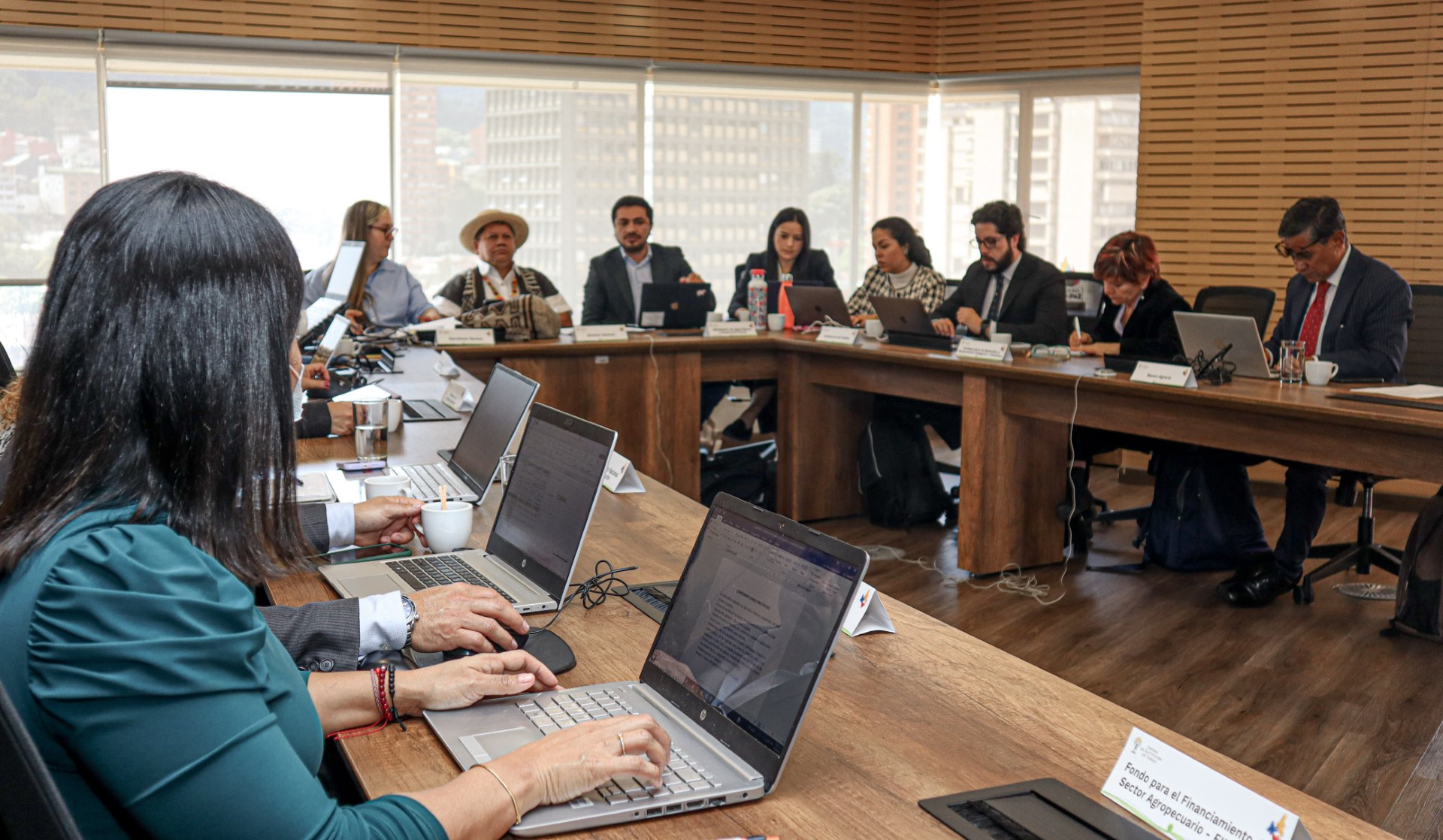 Se busca así garantizar medidas de protección sobre tierras y territorios a través del RUPTA, gestionar solicitudes de restitución y atender a las víctimas que migraron a Venezuela, fueron desplazadas, o están confinadas, tras los hechos de violencia que se han registrado desde enero en esta región de Norte de Santander. 