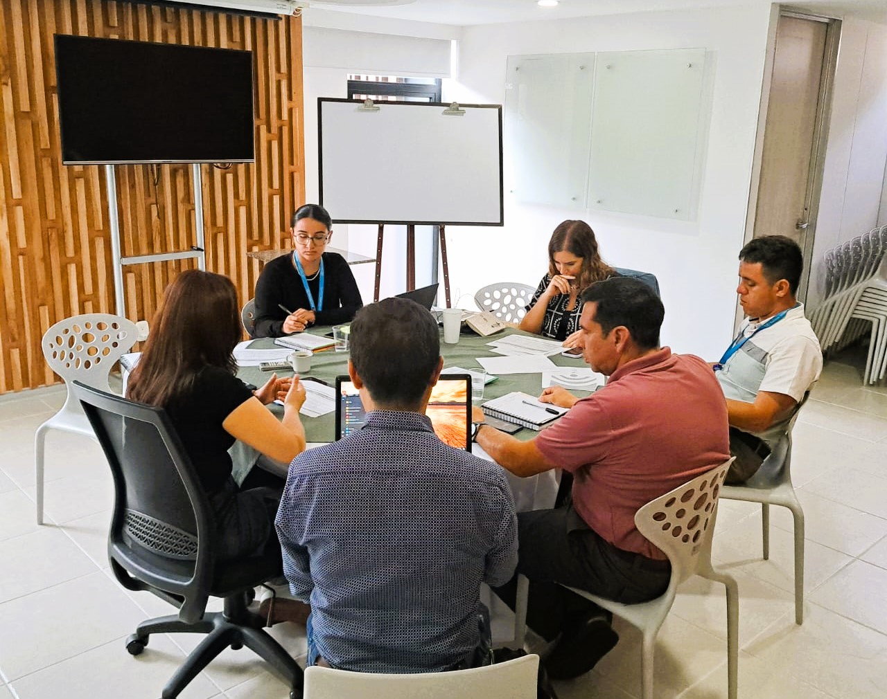 En conjunto con funcionarios del ente multilateral, la Unidad de Restitución de Tierras (URT) abordó los avances, desafíos y estrategias de acompañamiento en el proceso de reparación integral a las víctimas de despojo y/o abandono forzado.