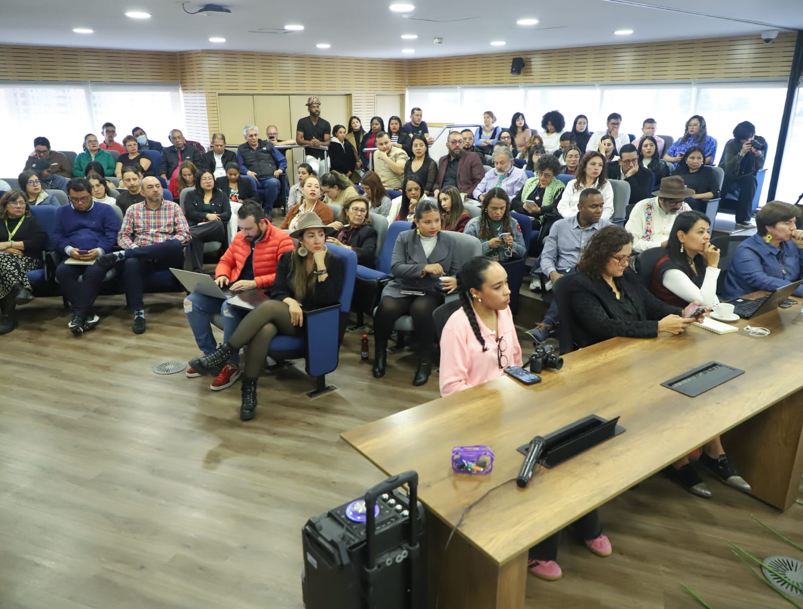 A través de una jornada de armonización, reflexión y diálogo, con la participación de destacadas activistas y lideresas, el equipo de la entidad reforzó sus conocimientos sobre el enfoque de género y su papel crucial en los procesos de restitución en favor de las comunidades.