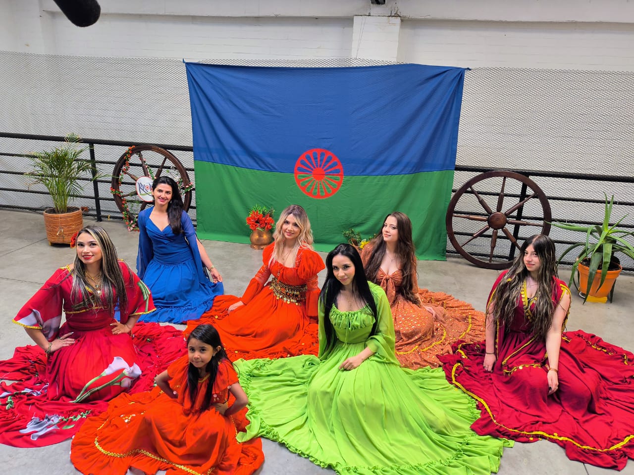 Para este 8 de abril, la Dirección de Asuntos Étnicos programó el conversatorio ‘Territorio y territorialidad para el Pueblo Rrom o Gitano, en el contexto colombiano’. En el país hay aproximadamente 8.000 personas de esta etnia, organizadas en grupos familiares a los que llaman kumpanias.