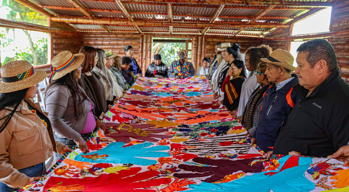 La Dirección de Asuntos Étnicos (DAE) de la URT abordó en este espacio los avances y desafíos frente a la reparación integral de derechos territoriales en favor de comunidades ancestrales.