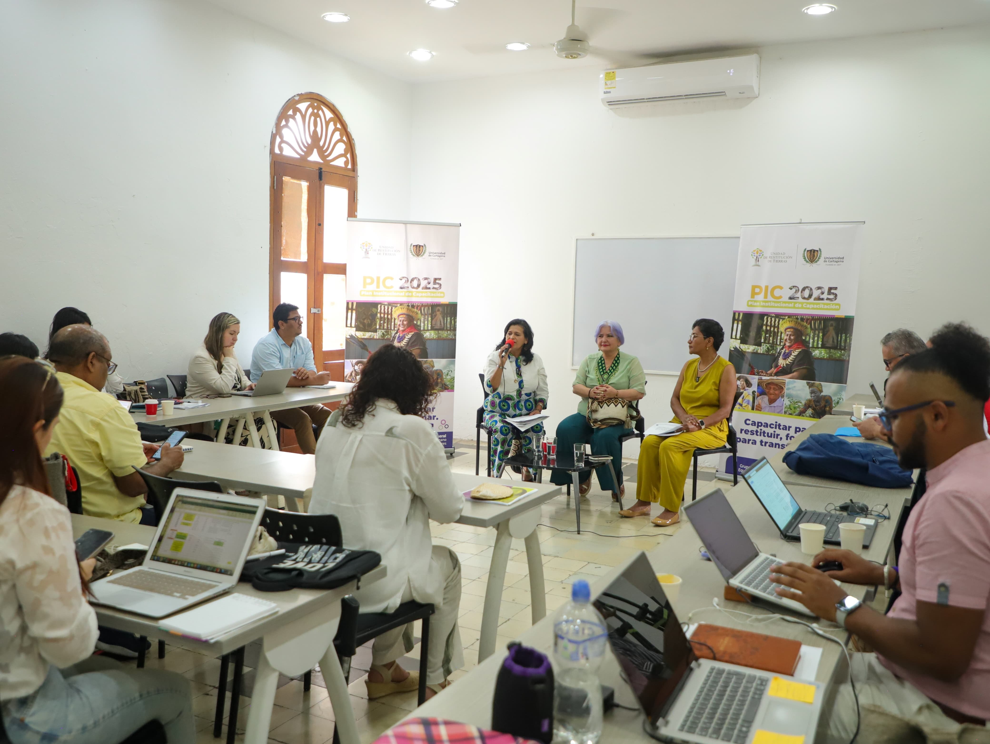 Servidores de la entidad, provenientes de nivel central y de la región Caribe, se dan cita en Cartagena para fortalecer sus habilidades, fomentar la innovación y avanzar en la consolidación de una cultura organizacional comprometida con las víctimas.