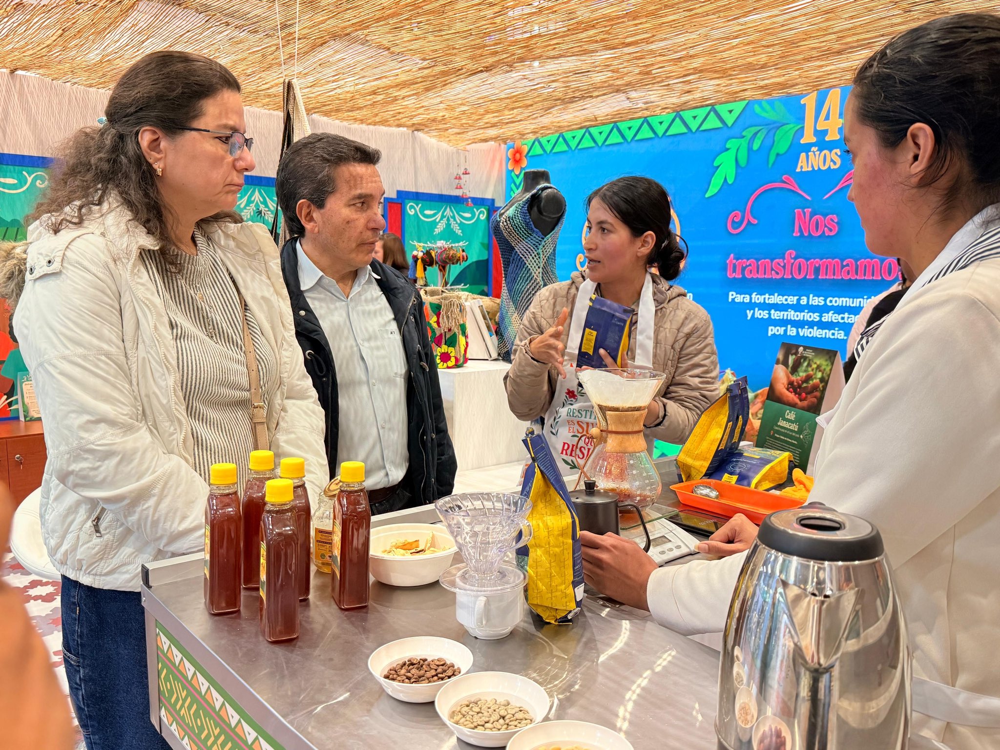 Beneficiarios de la entidad, provenientes de distintas regiones del país, aprovechan esta oportunidad de dar a conocer sus productos cosechados en tierras restituidas.