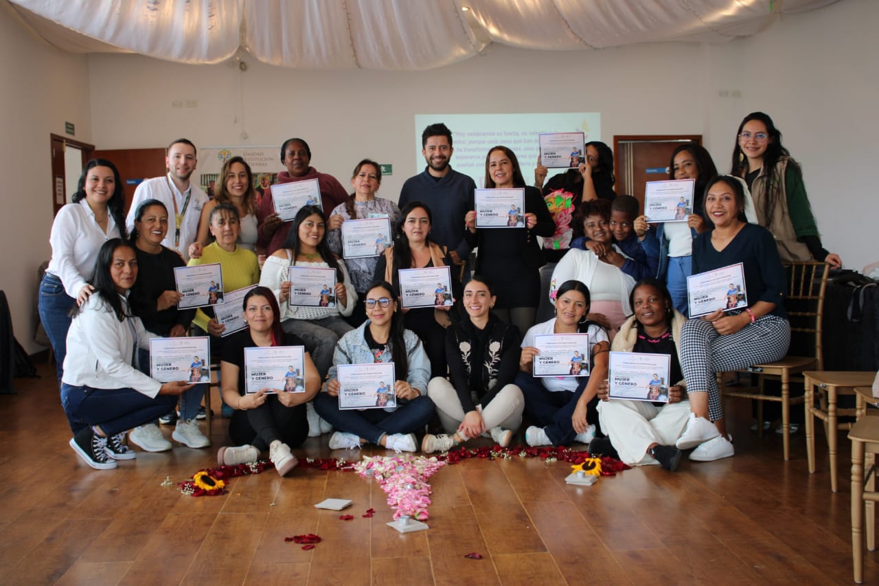 En este espacio, lideresas de distintas zonas del departamento fortalecieron sus conocimientos sobre los procesos de restitución de tierras con enfoque de género y compartieron experiencias en la lucha por proteger el territorio.