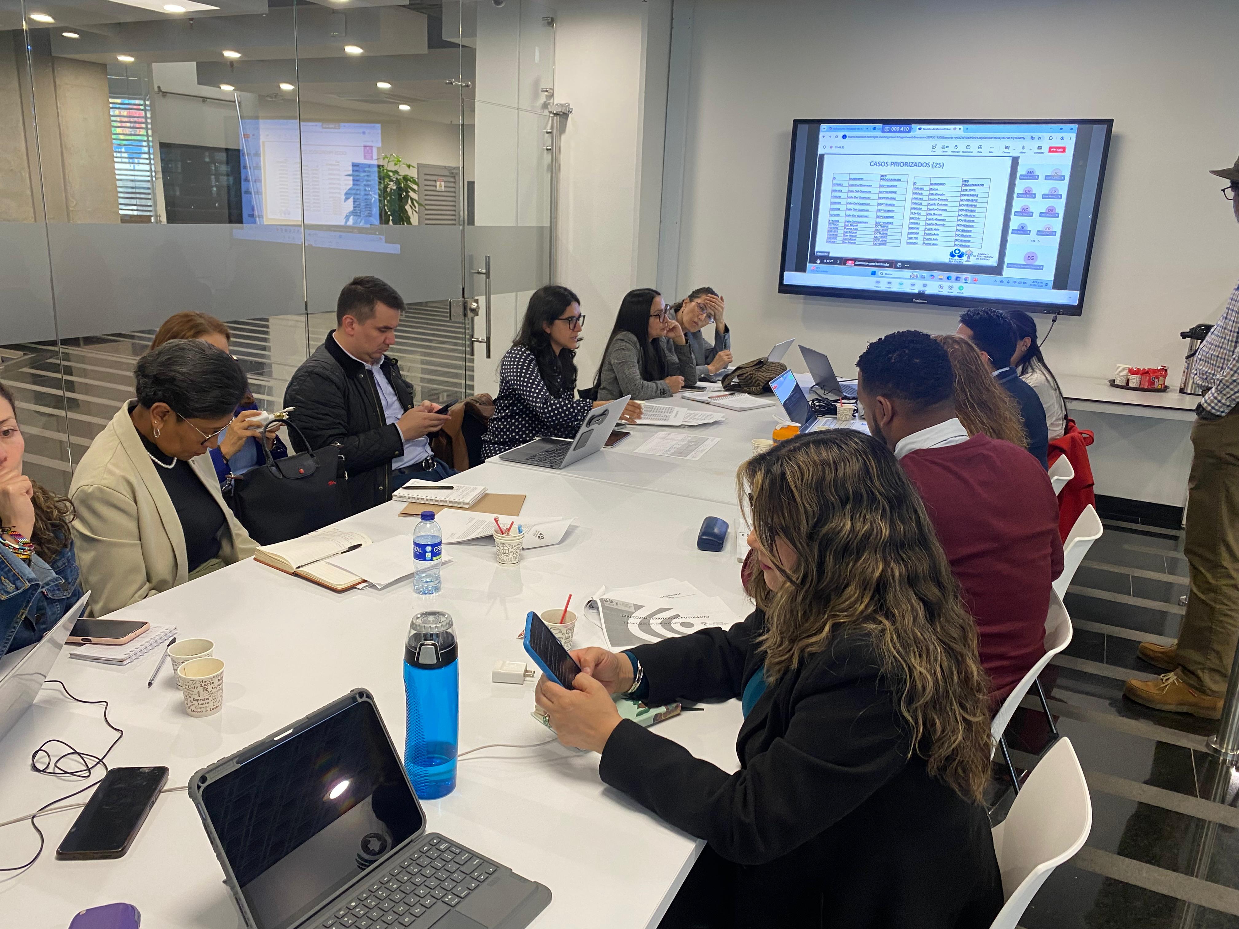 La Unidad de Restitución de Tierras y la Defensoría del Pueblo lideran Mesa Bilateral Nacional