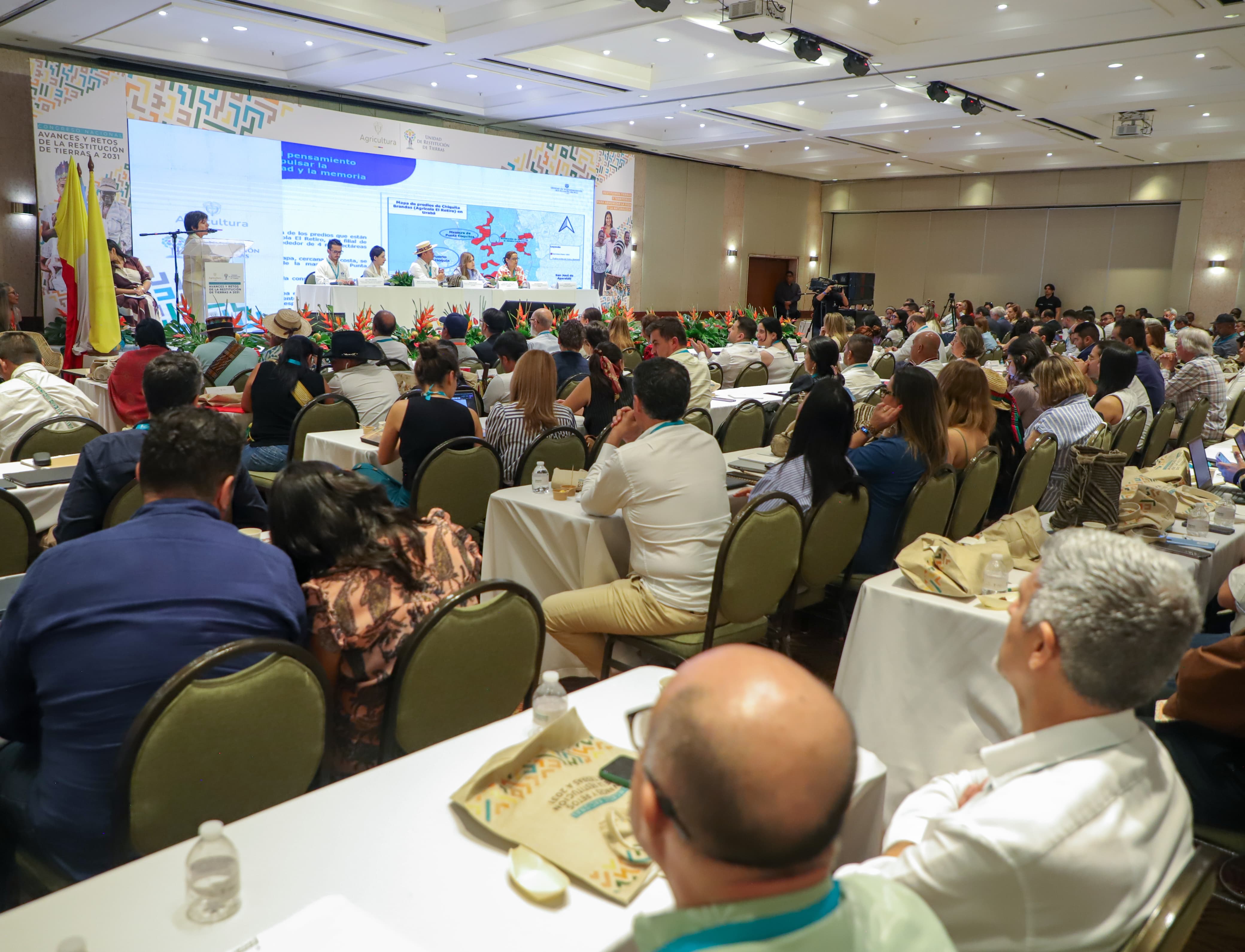 El Hotel Intercontinental de Cali recibe a ministras, funcionarios públicos, magistrados y académicos con el fin de abordar los desafíos para materializar el cumplimiento de la reparación integral a las víctimas de despojo y abandono forzado en el país.