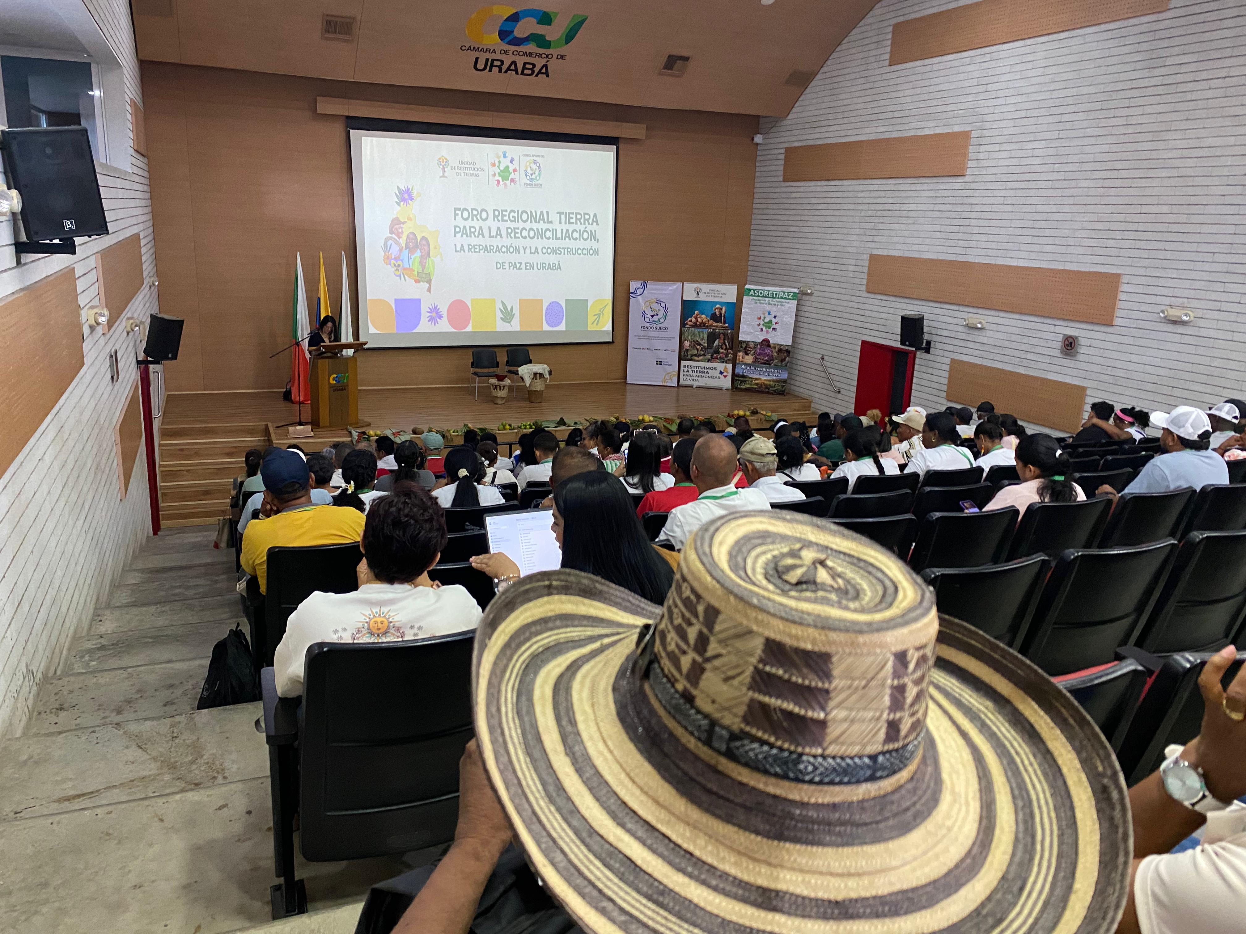 La URT y otras entidades del Estado abordaron, con líderes y lideresas comunitarias, las estrategias para superar barreras que dificultan el proceso de reparación integral. 