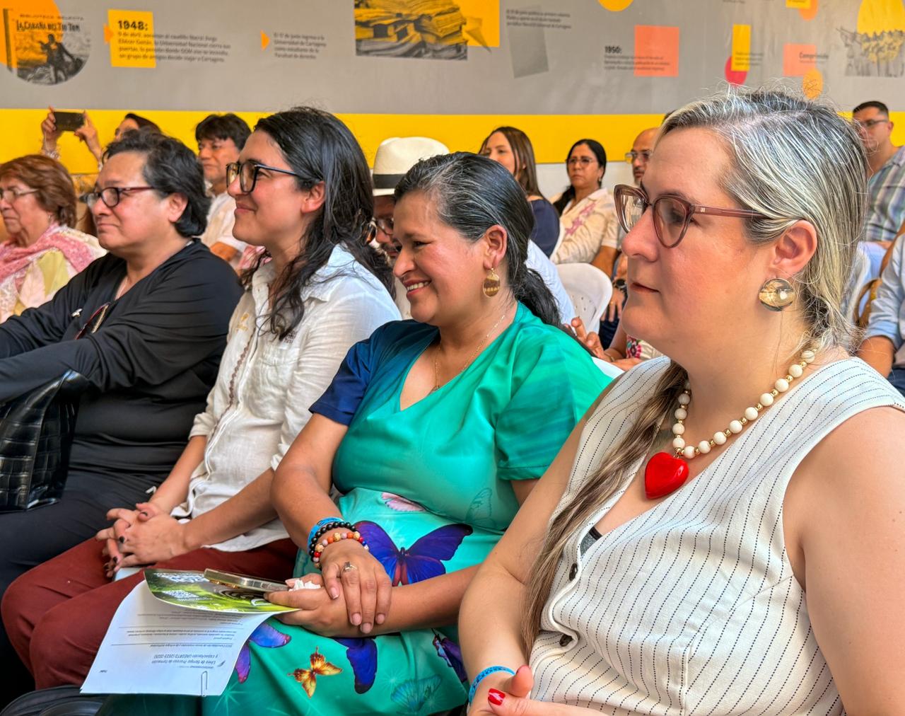 El encuentro, realizado en los claustros La Merced y San Agustín de la Universidad de Cartagena, reunió a más de 200 participantes entre funcionarios, funcionarias y lideresas sociales.