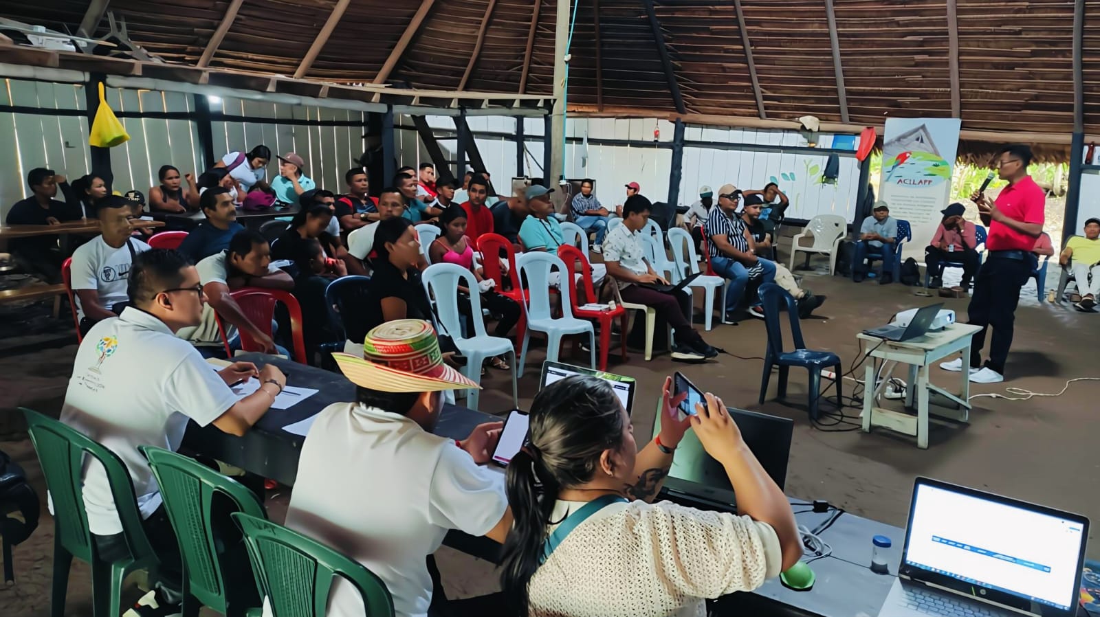 En Puerto Leguízamo se realizó un encuentro con las comunidades indígenas del sur del país, con el fin analizar los avances logrados para su reparación integral. 