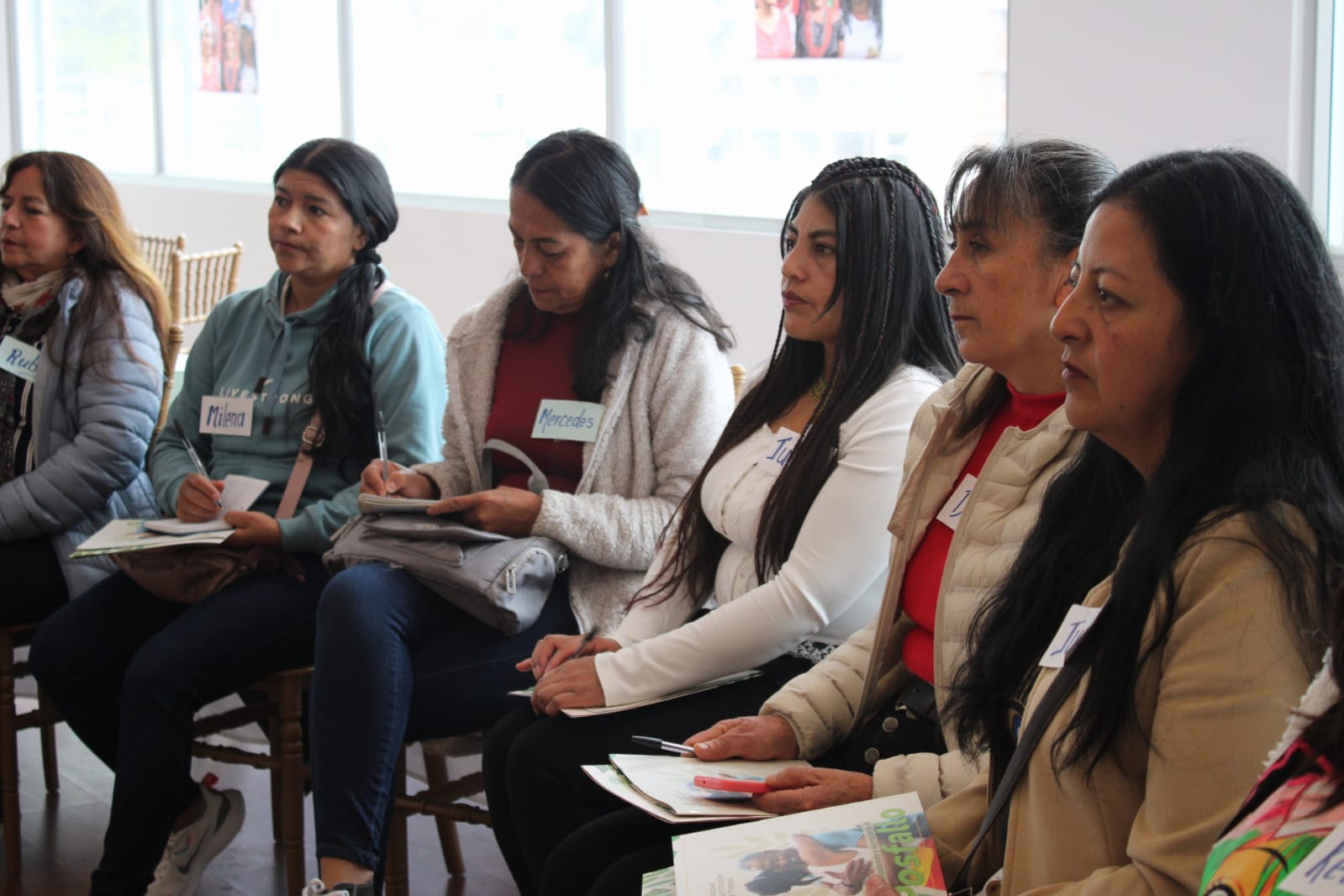 La URT iniciará un proceso de trabajo con ellas, reconociendo sus particularidades territoriales, su papel como campesinas y afrodescendientes, tal como su liderazgo en la defensa de la vida.