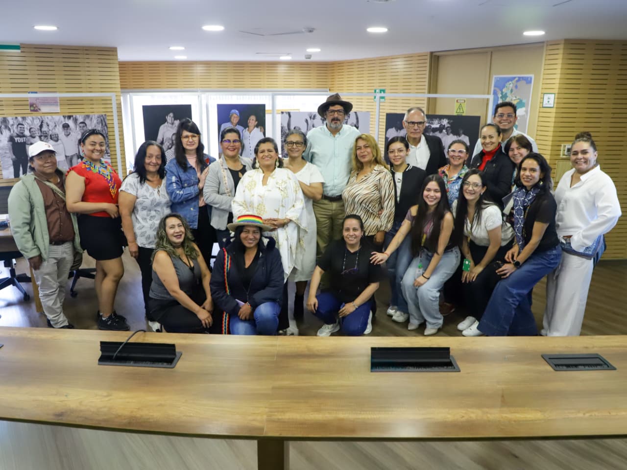 Esta apuesta formativa con enfoque feminista, territorial y de derechos está dirigida a servidoras y servidores públicos, lideresas comunitarias y mujeres de los territorios. 