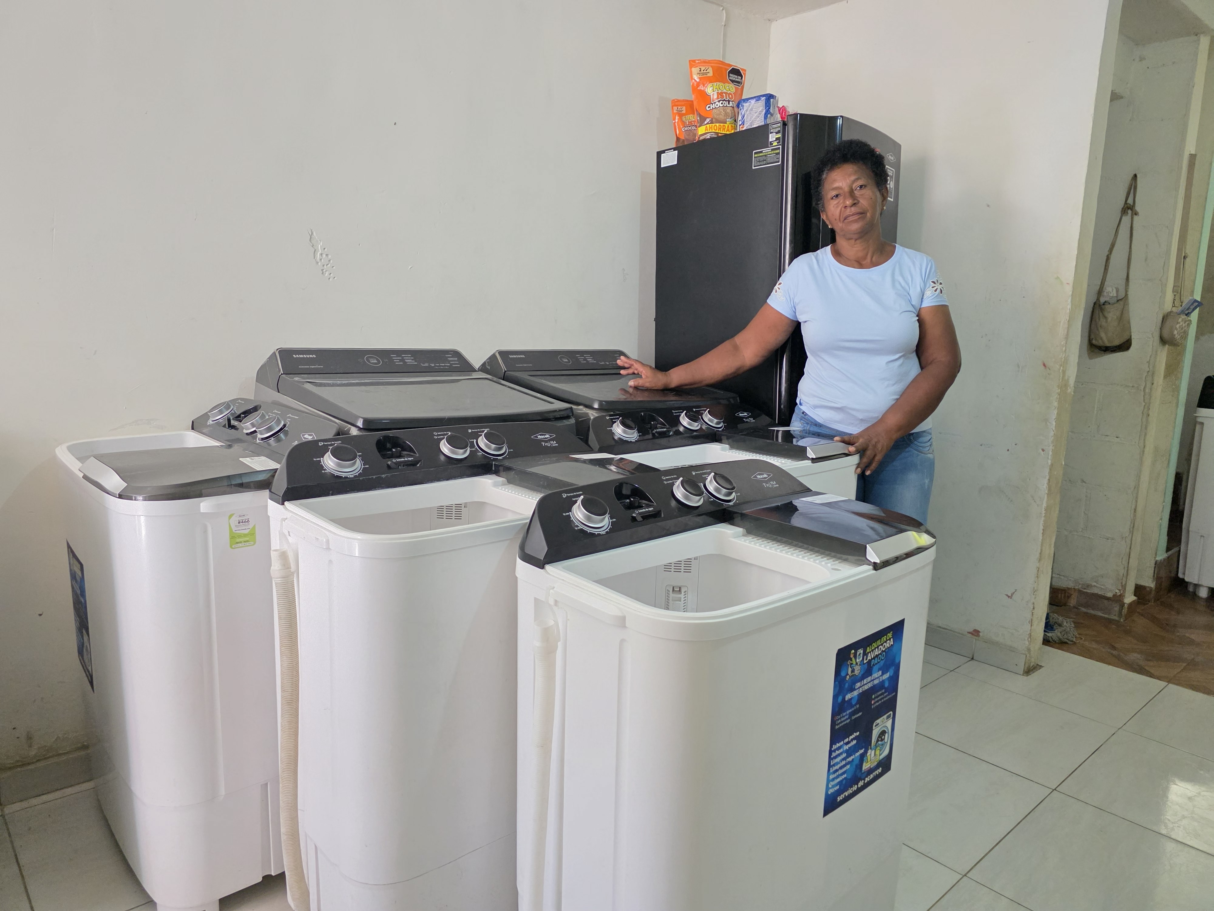 Martha Pabón Olarte, desplazada por la violencia en dos ocasiones, recibió de parte de la entidad su proyecto productivo de alquiler de lavadoras en la ciudad de Bucaramanga.